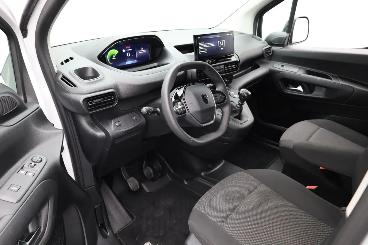 1.5 BlueHDi 100 S&S L1 Trekhaak | Houten Laadvloer | Camera | Navigatie | Carplay | Cruise | Airco | All-Season | Achteruitrij camera | Airco | Apple Carplay/Android Auto|telefoonintegratie 