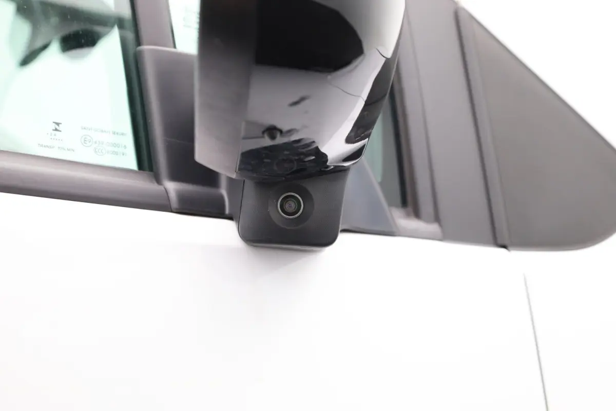 1.5 BlueHDi 100 S&S L1 Trekhaak | Houten Laadvloer | Camera | Navigatie | Carplay | Cruise | Airco | All-Season | Achteruitrij camera | Airco | Apple Carplay/Android Auto|telefoonintegratie 