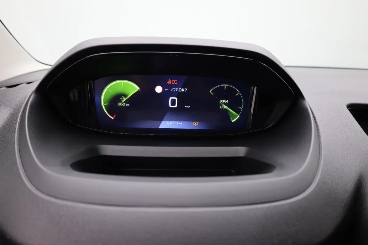 1.5 BlueHDi 100 S&S L1 Trekhaak | Houten Laadvloer | Camera | Navigatie | Carplay | Cruise | Airco | All-Season | Achteruitrij camera | Airco | Apple Carplay/Android Auto|telefoonintegratie 