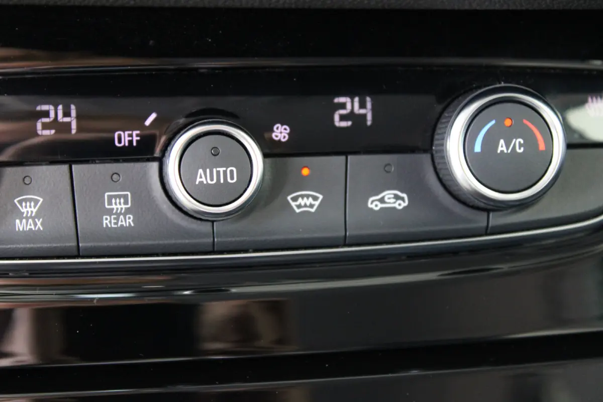 1.6 Turbo Plug-In Hybrid Business Elegance | Elektrische achterklep | Matrix LED | Adaptieve cruise control | Voorruitverwarming |