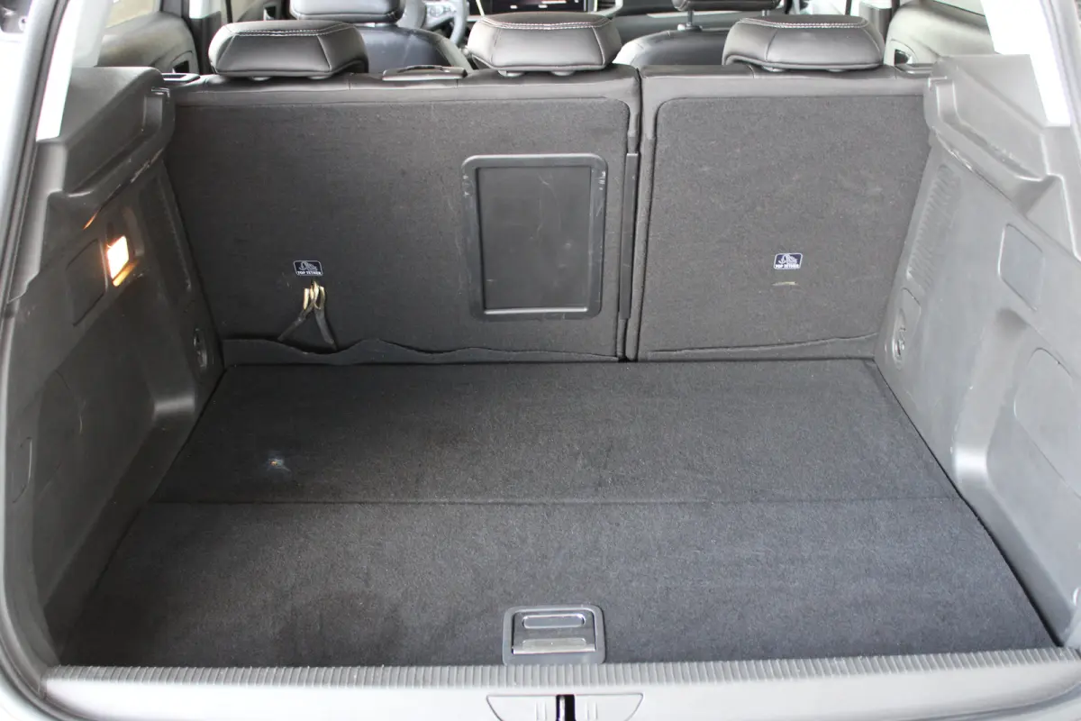 1.6 Turbo Plug-In Hybrid Business Elegance | Elektrische achterklep | Matrix LED | Adaptieve cruise control | Voorruitverwarming |