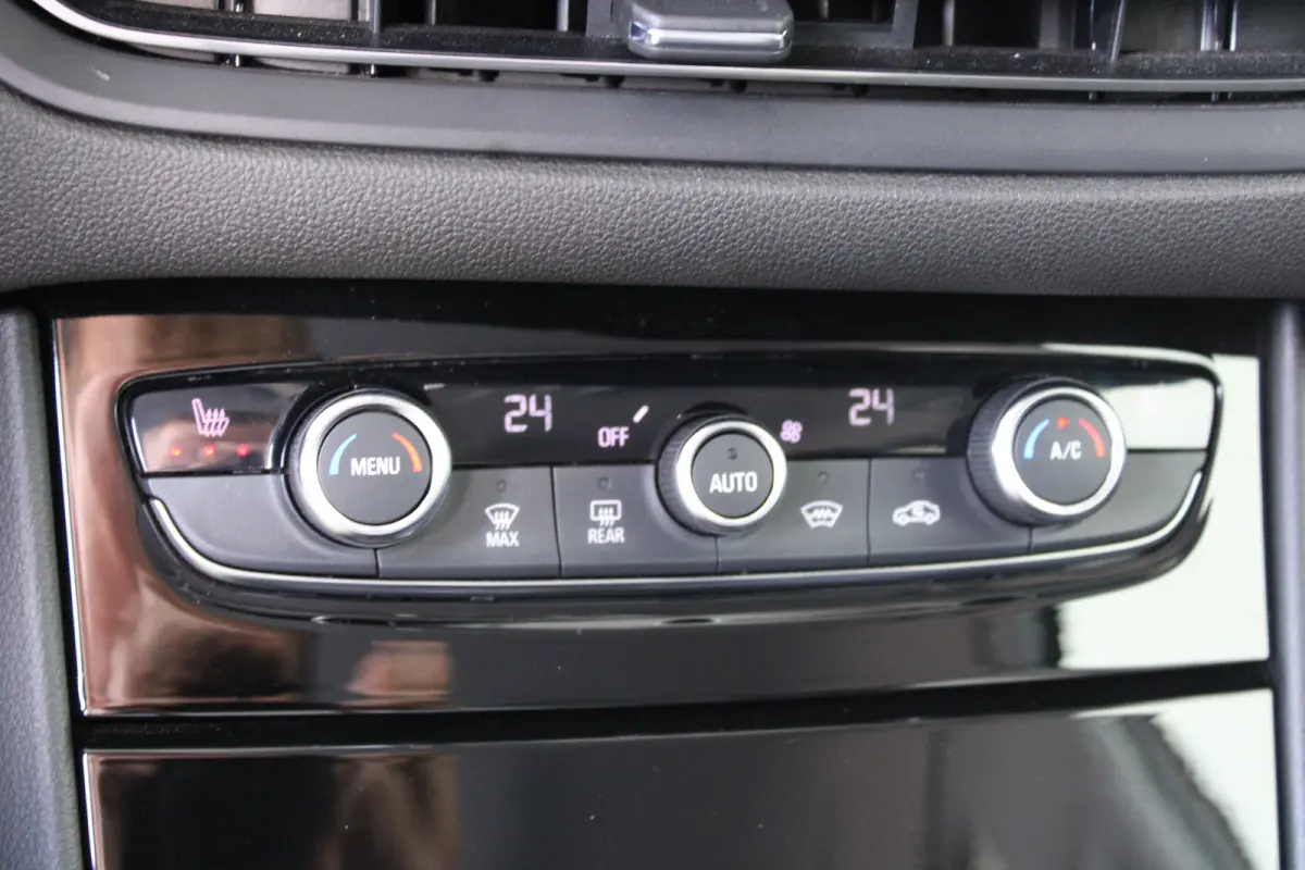 1.6 Turbo Plug-In Hybrid Business Elegance | Elektrische achterklep | Matrix LED | Adaptieve cruise control | Voorruitverwarming |