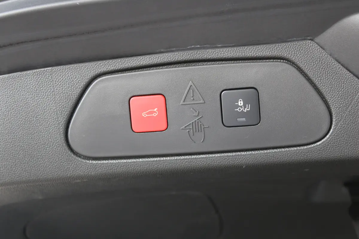 1.6 Turbo Plug-In Hybrid Business Elegance | Elektrische achterklep | Matrix LED | Adaptieve cruise control | Voorruitverwarming |