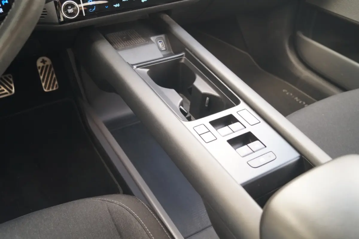 Connect 77.4 kWh -SOH100%-NAVI-ECC-CAM-