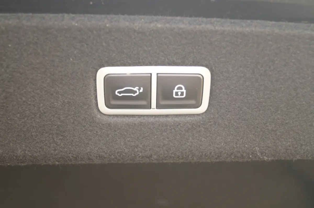 Connect 77.4 kWh -SOH100%-NAVI-ECC-CAM-