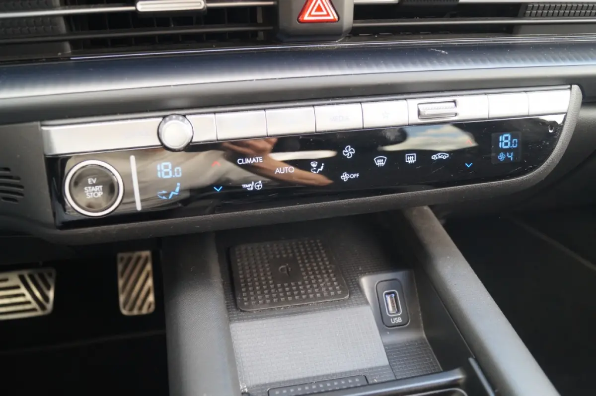 Connect 77.4 kWh -SOH100%-NAVI-ECC-CAM-