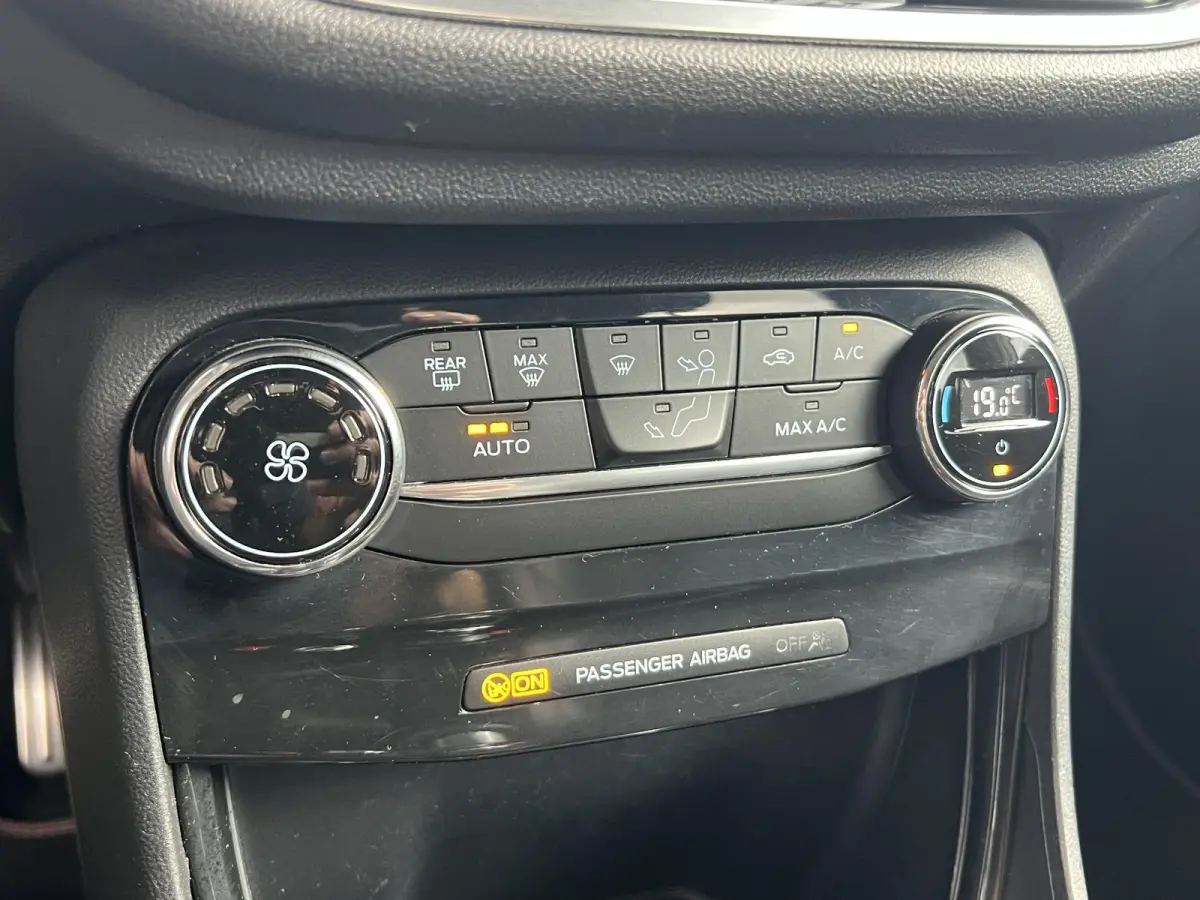 1.0 EcoBoost Titanium X First Edition Panoramadak / 18" / Apple carplay / Park assistentie