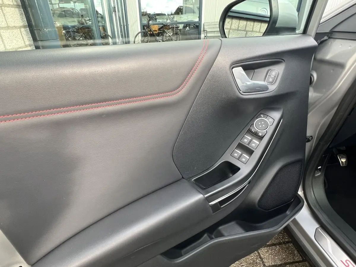 1.0 EcoBoost Titanium X First Edition Panoramadak / 18" / Apple carplay / Park assistentie