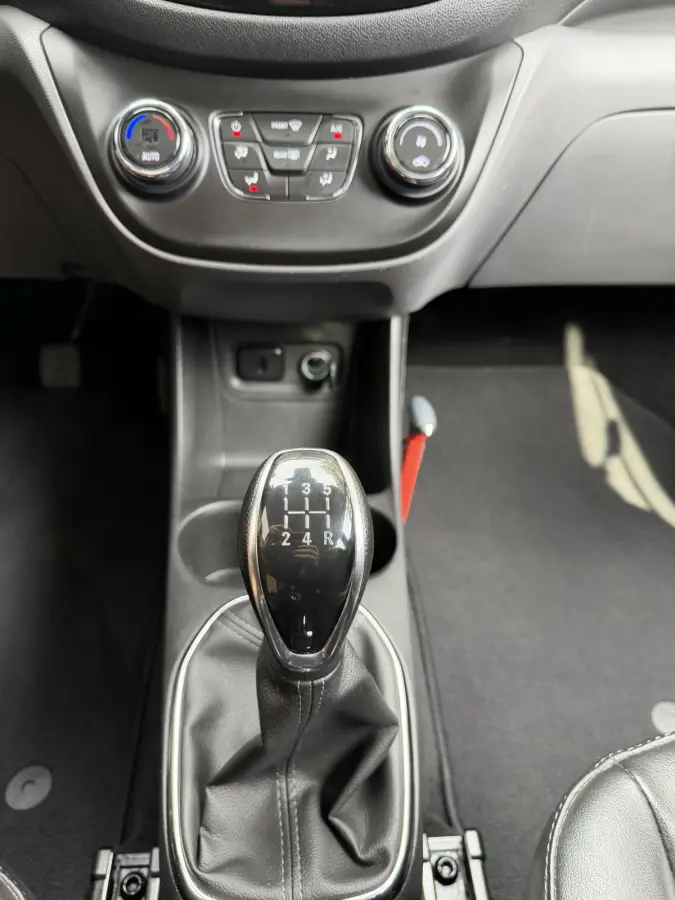 1.0 75pk Innovation | Stoelverwarming | Climate control | Cruise control |