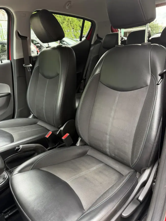1.0 75pk Innovation | Stoelverwarming | Climate control | Cruise control |