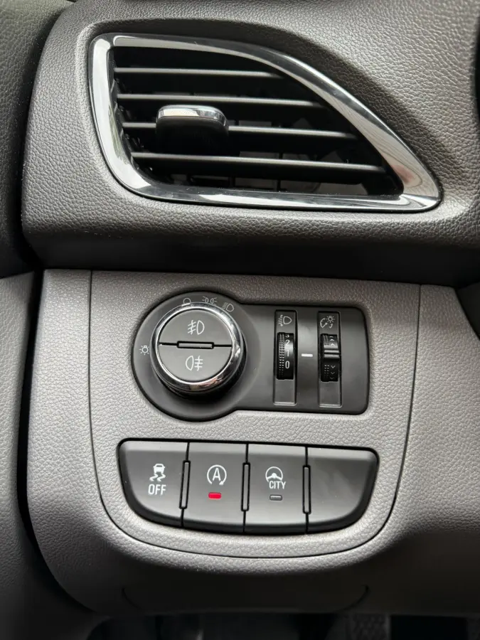 1.0 75pk Innovation | Stoelverwarming | Climate control | Cruise control |