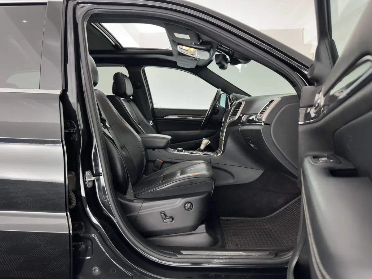 3.0 CRD 75TH ANNIVERSARY OVERLAND Aut. *PANO |  FULL-LEATHER | XENON | AIR-SUSPENSION | BLIS | MEMORY-PACK | CAMERA | KEYLESS | NAVI-FULLMAP | TOWBAR | COMFORT-SEATS | SHIFT-PADDLES |  DAB+