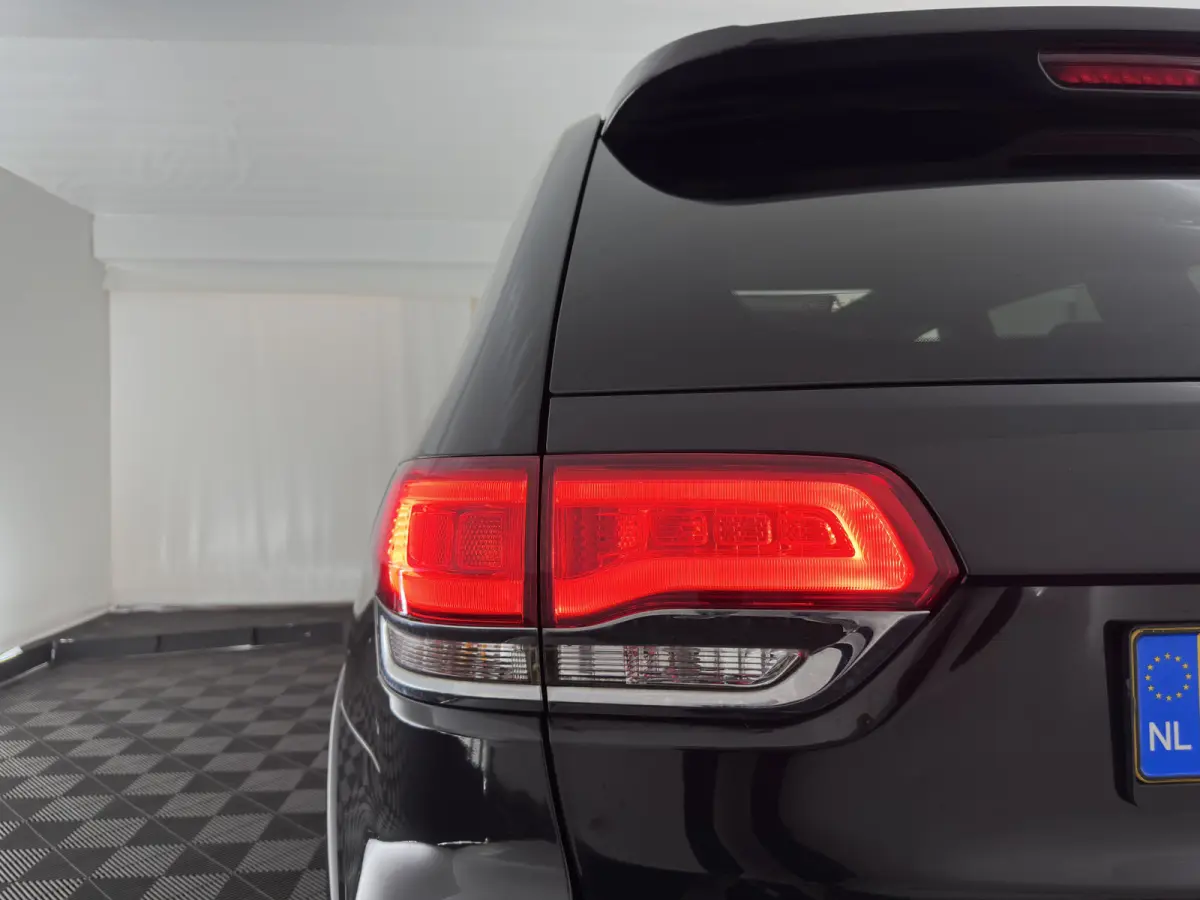 3.0 CRD 75TH ANNIVERSARY OVERLAND Aut. *PANO |  FULL-LEATHER | XENON | AIR-SUSPENSION | BLIS | MEMORY-PACK | CAMERA | KEYLESS | NAVI-FULLMAP | TOWBAR | COMFORT-SEATS | SHIFT-PADDLES |  DAB+