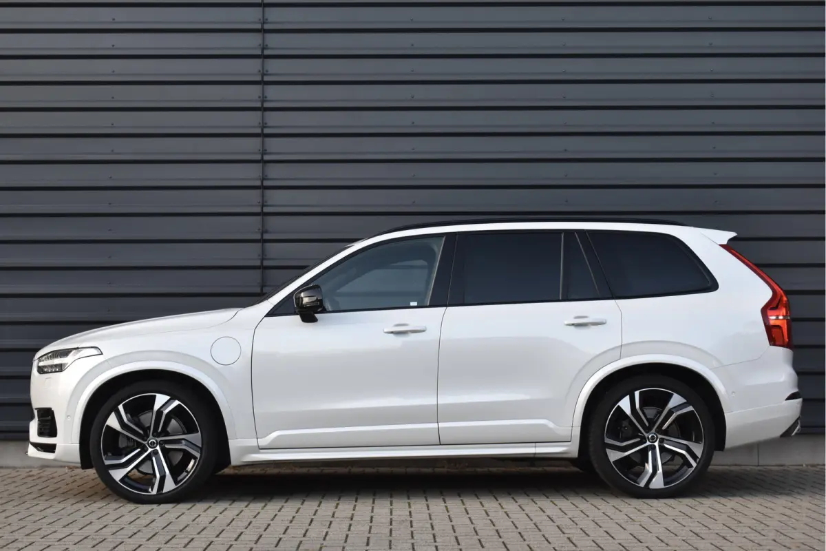2.0 T8 Recharge AWD R-Design | Panorama | Bowers&Wilkins | Trekhaak | Luchtvering | 22'' Wielen | ACC | Head- Up |