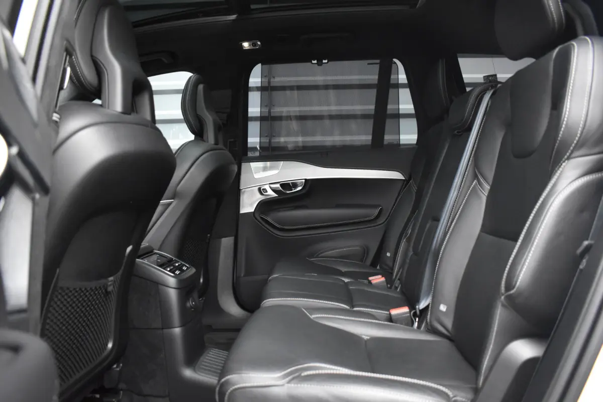 2.0 T8 Recharge AWD R-Design | Panorama | Bowers&Wilkins | Trekhaak | Luchtvering | 22'' Wielen | ACC | Head- Up |