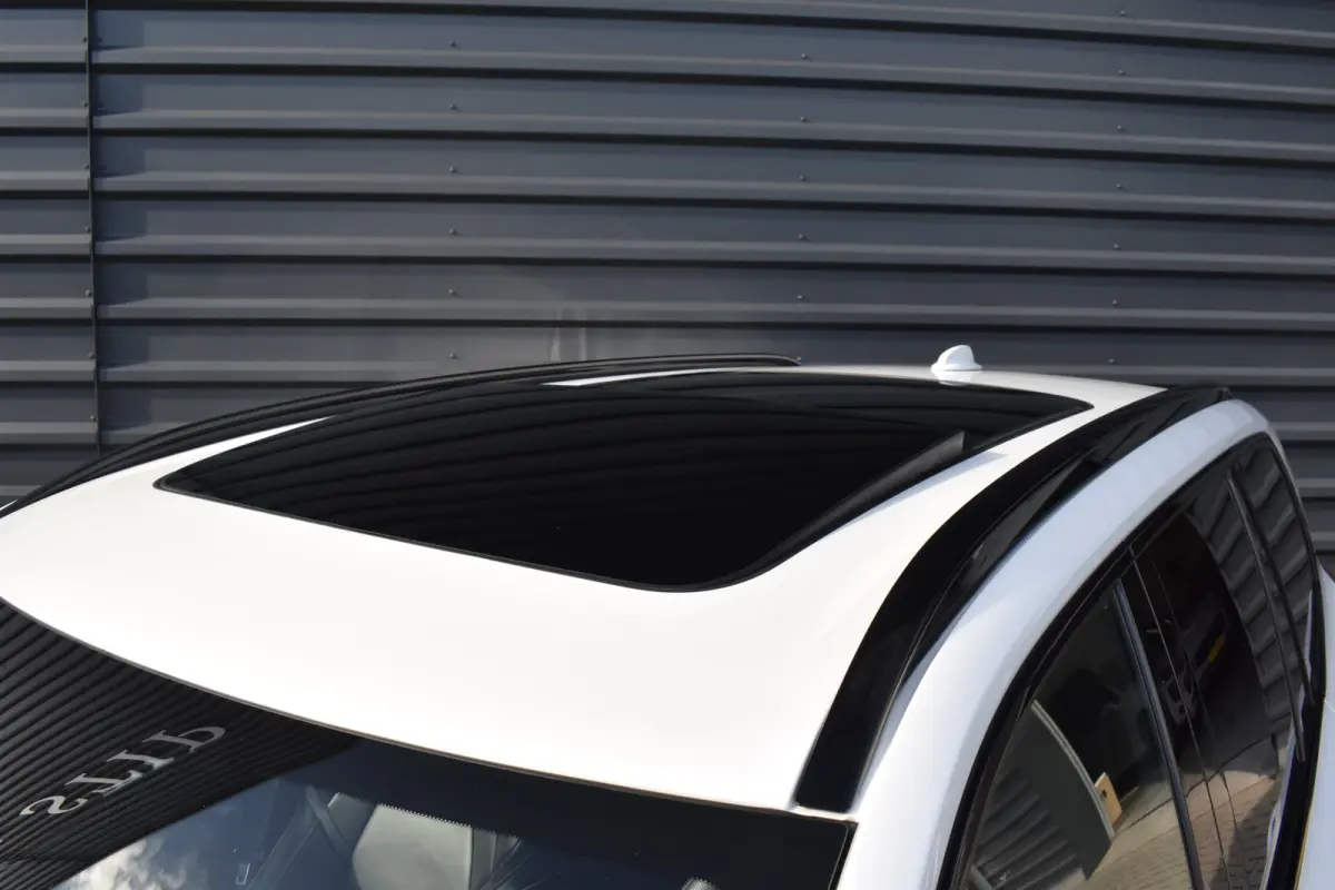 2.0 T8 Recharge AWD R-Design | Panorama | Bowers&Wilkins | Trekhaak | Luchtvering | 22'' Wielen | ACC | Head- Up |