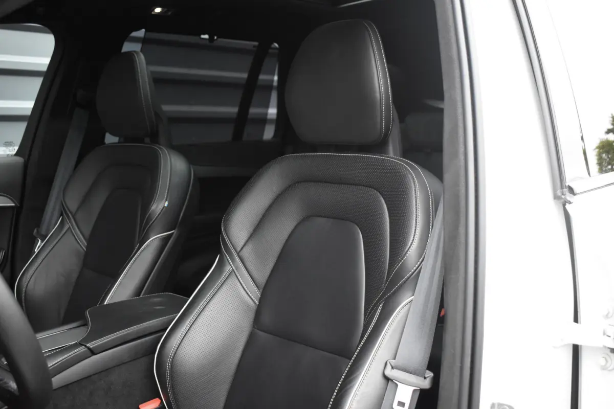2.0 T8 Recharge AWD R-Design | Panorama | Bowers&Wilkins | Trekhaak | Luchtvering | 22'' Wielen | ACC | Head- Up |