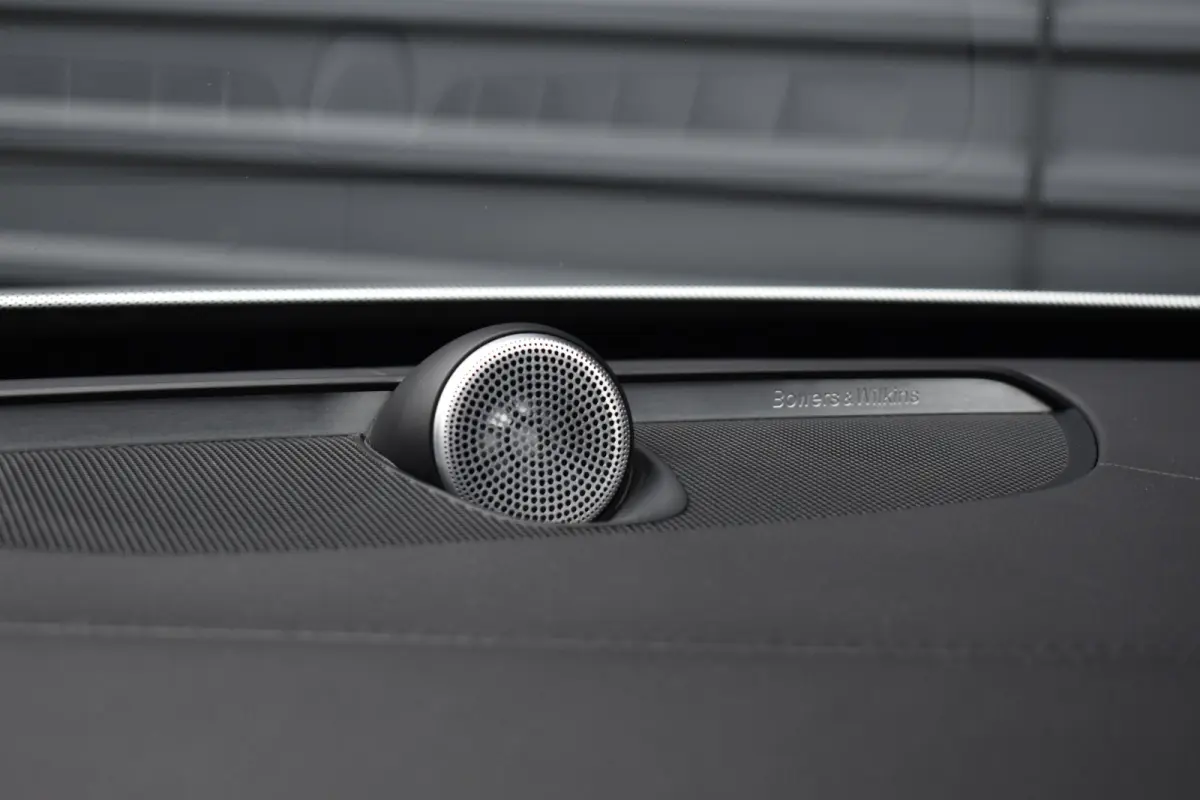 2.0 T8 Recharge AWD R-Design | Panorama | Bowers&Wilkins | Trekhaak | Luchtvering | 22'' Wielen | ACC | Head- Up |