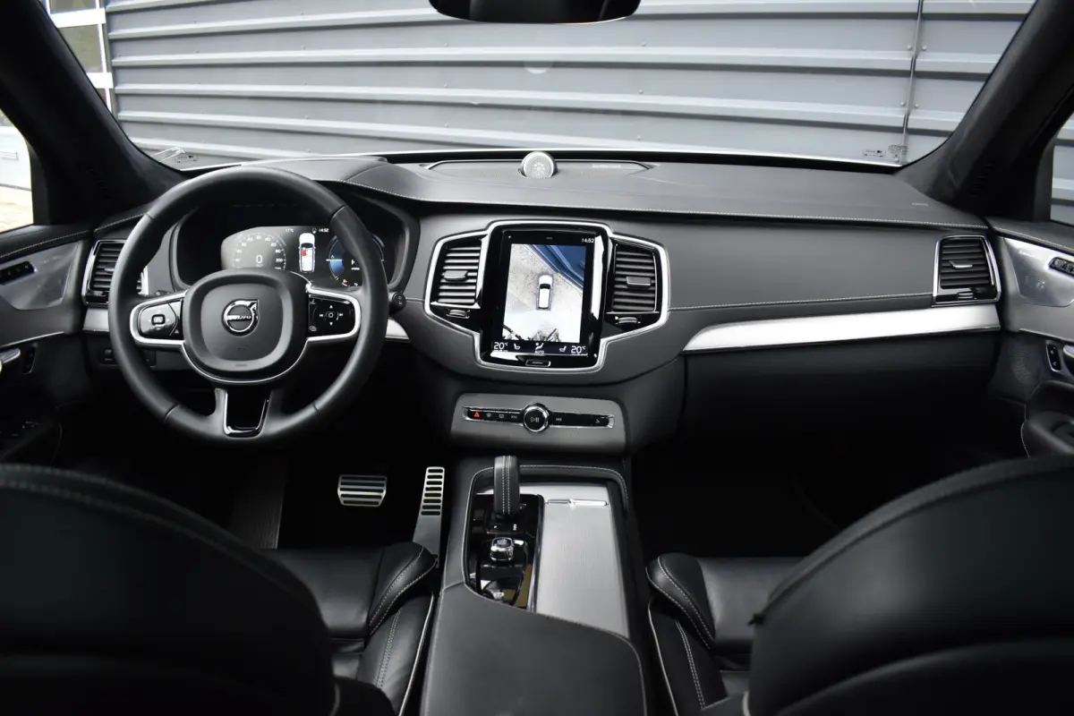 2.0 T8 Recharge AWD R-Design | Panorama | Bowers&Wilkins | Trekhaak | Luchtvering | 22'' Wielen | ACC | Head- Up |