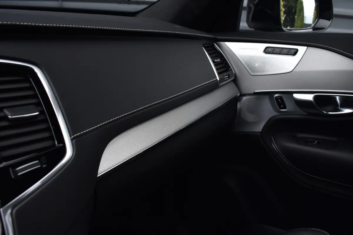 2.0 T8 Recharge AWD R-Design | Panorama | Bowers&Wilkins | Trekhaak | Luchtvering | 22'' Wielen | ACC | Head- Up |
