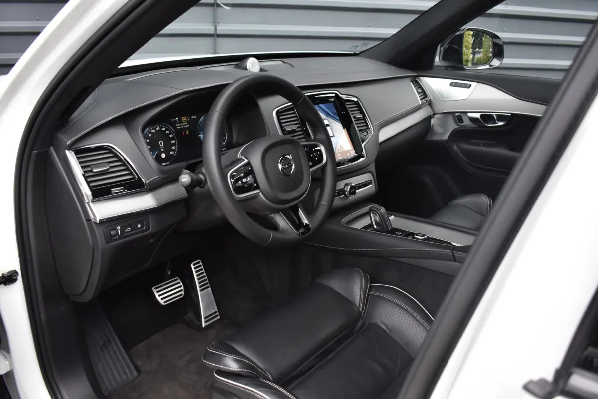 2.0 T8 Recharge AWD R-Design | Panorama | Bowers&Wilkins | Trekhaak | Luchtvering | 22'' Wielen | ACC | Head- Up |