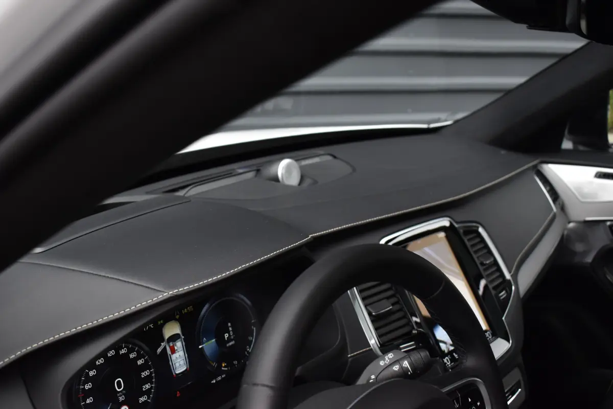 2.0 T8 Recharge AWD R-Design | Panorama | Bowers&Wilkins | Trekhaak | Luchtvering | 22'' Wielen | ACC | Head- Up |