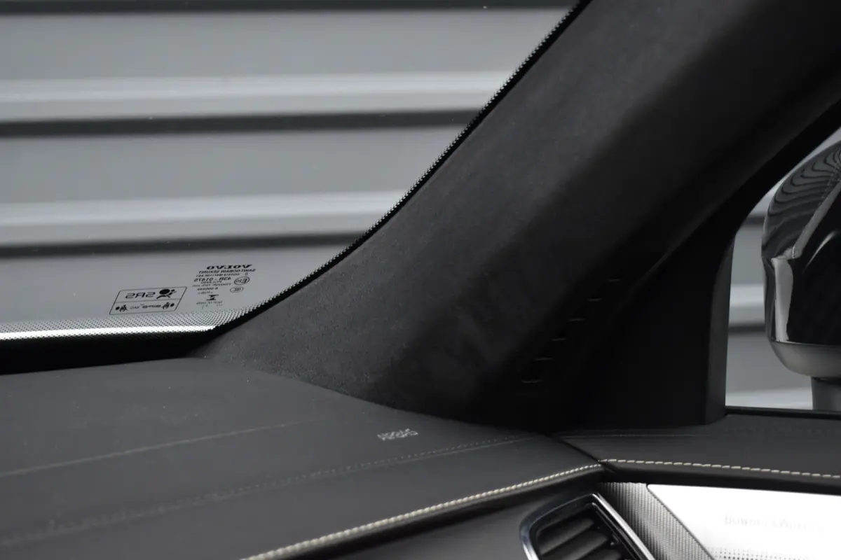 2.0 T8 Recharge AWD R-Design | Panorama | Bowers&Wilkins | Trekhaak | Luchtvering | 22'' Wielen | ACC | Head- Up |