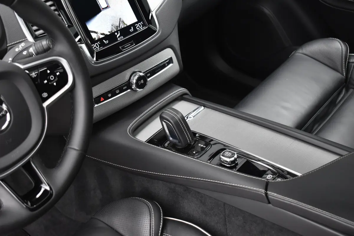 2.0 T8 Recharge AWD R-Design | Panorama | Bowers&Wilkins | Trekhaak | Luchtvering | 22'' Wielen | ACC | Head- Up |