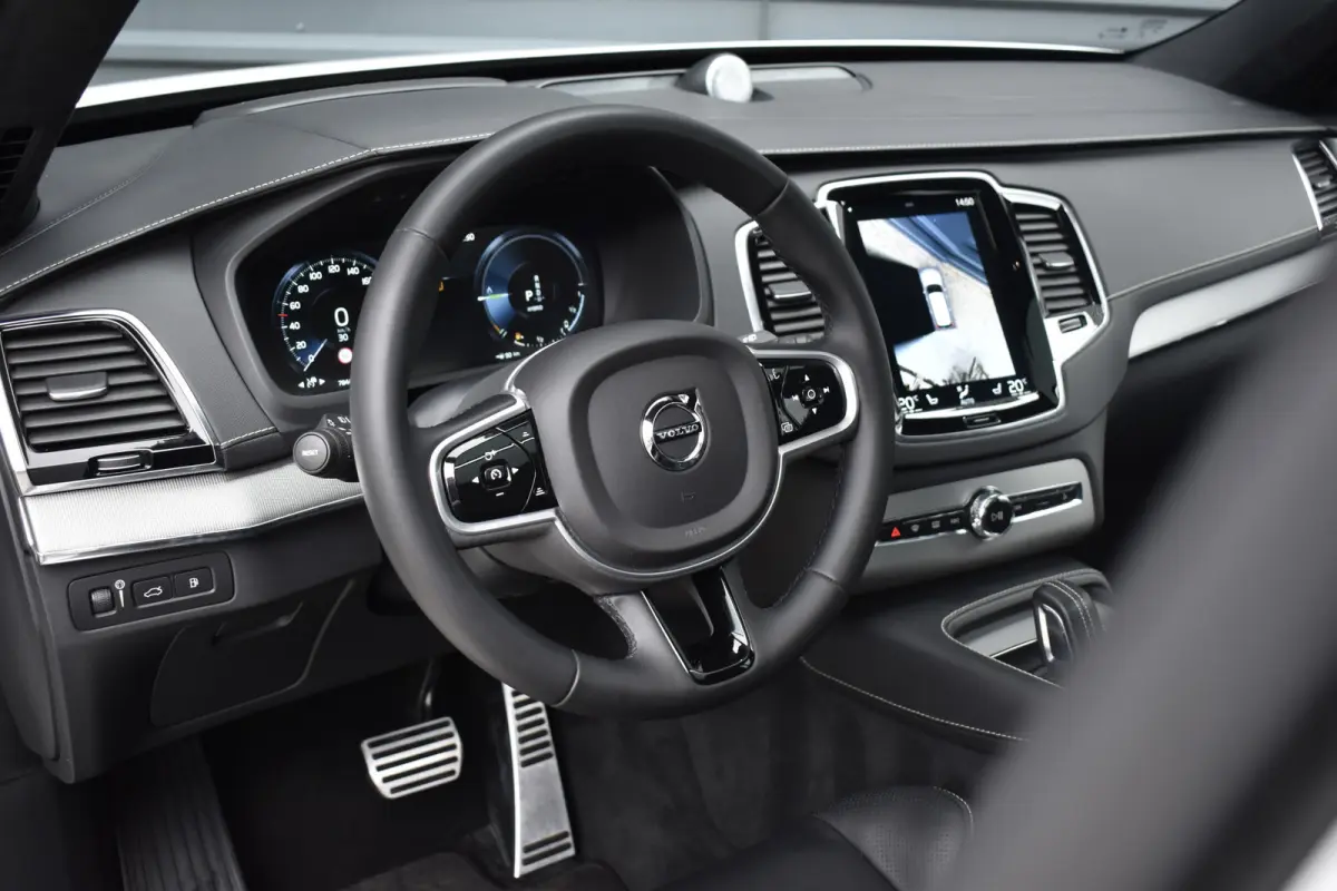 2.0 T8 Recharge AWD R-Design | Panorama | Bowers&Wilkins | Trekhaak | Luchtvering | 22'' Wielen | ACC | Head- Up |