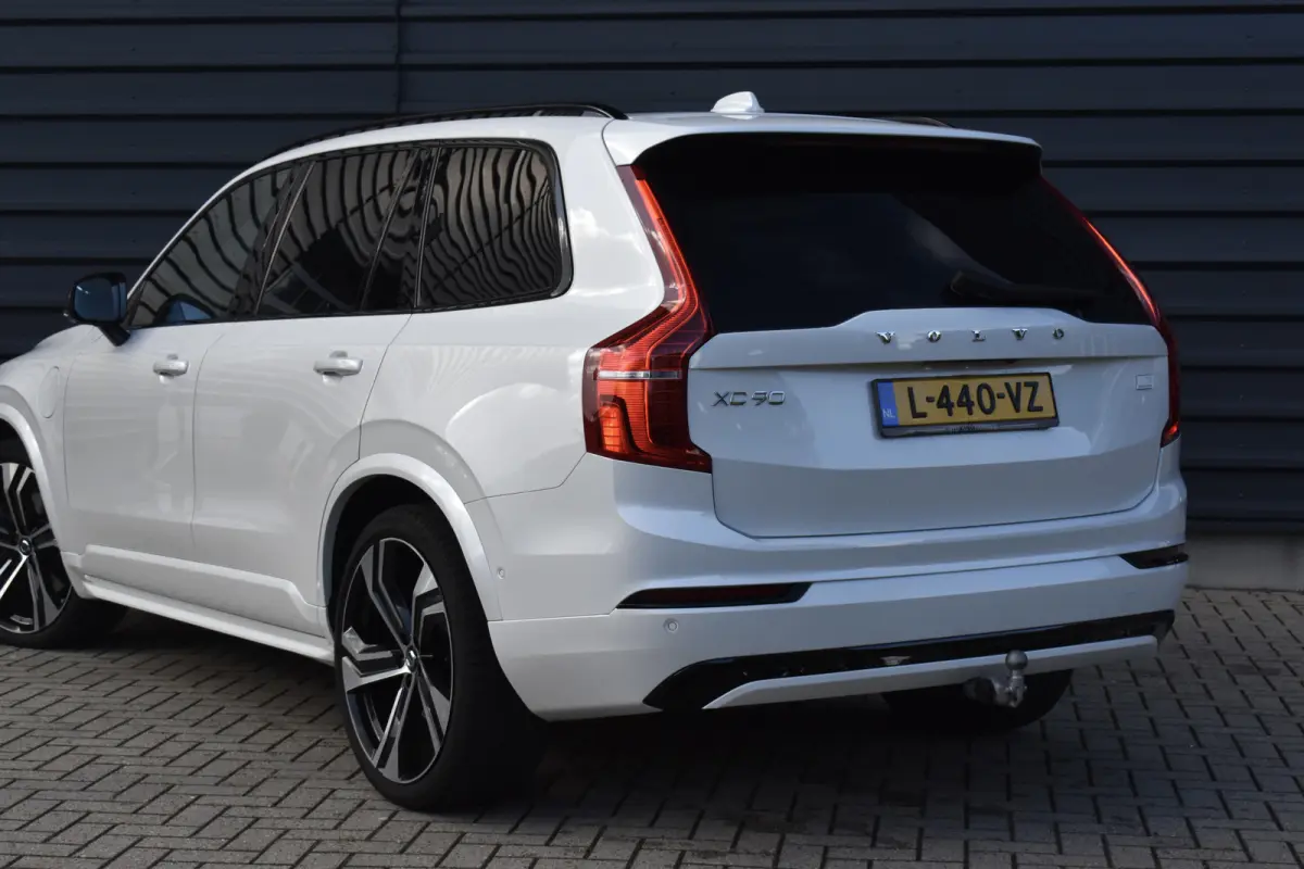 2.0 T8 Recharge AWD R-Design | Panorama | Bowers&Wilkins | Trekhaak | Luchtvering | 22'' Wielen | ACC | Head- Up |