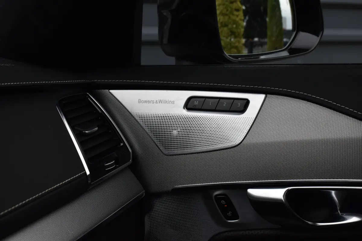 2.0 T8 Recharge AWD R-Design | Panorama | Bowers&Wilkins | Trekhaak | Luchtvering | 22'' Wielen | ACC | Head- Up |