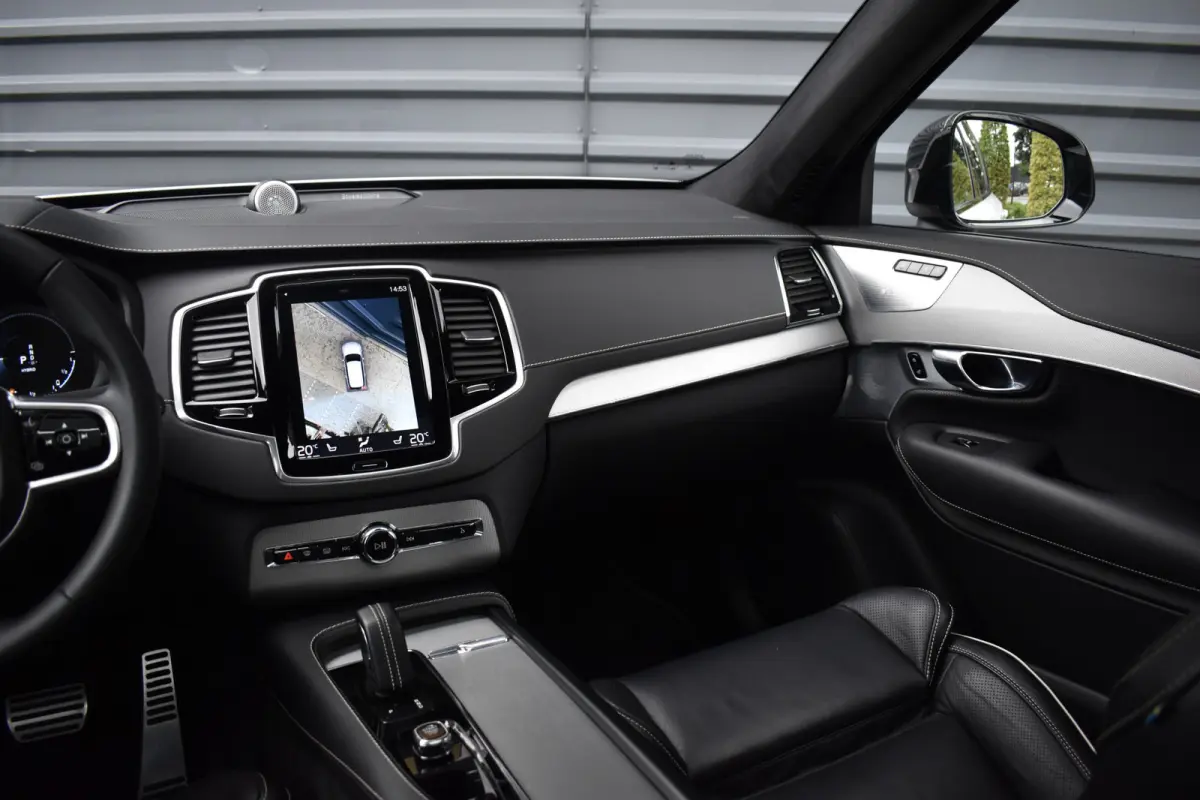 2.0 T8 Recharge AWD R-Design | Panorama | Bowers&Wilkins | Trekhaak | Luchtvering | 22'' Wielen | ACC | Head- Up |