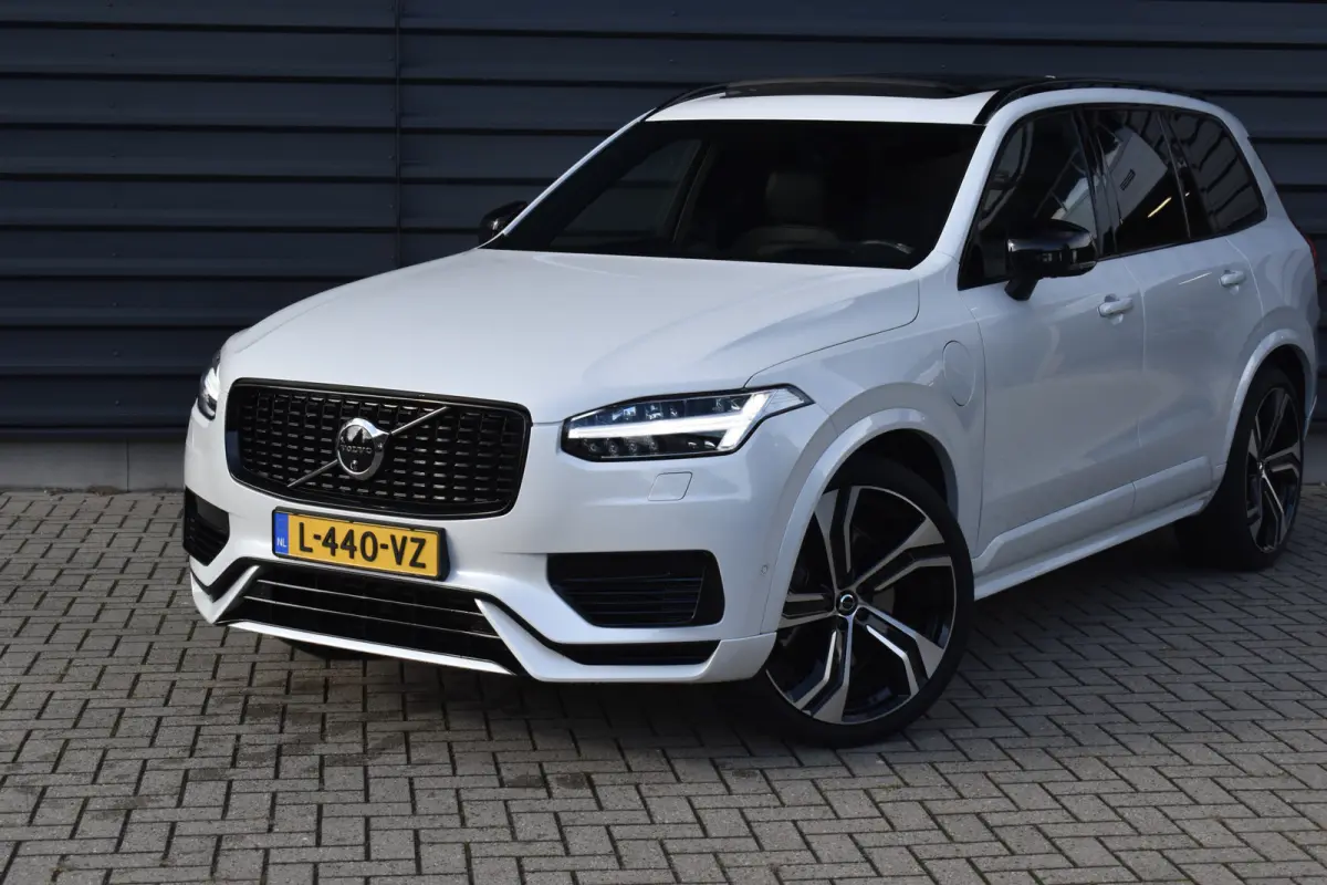 2.0 T8 Recharge AWD R-Design | Panorama | Bowers&Wilkins | Trekhaak | Luchtvering | 22'' Wielen | ACC | Head- Up |