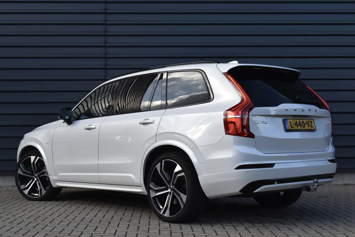 2.0 T8 Recharge AWD R-Design | Panorama | Bowers&Wilkins | Trekhaak | Luchtvering | 22'' Wielen | ACC | Head- Up |