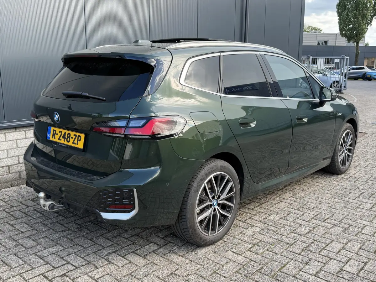 230e xDrive M Sport 18"/Panoramadak/Leder + memory/Trekhaak/Dodehoek/Keyless/360 camera/Harman Kardon/Adaptieve cruise/Head-up