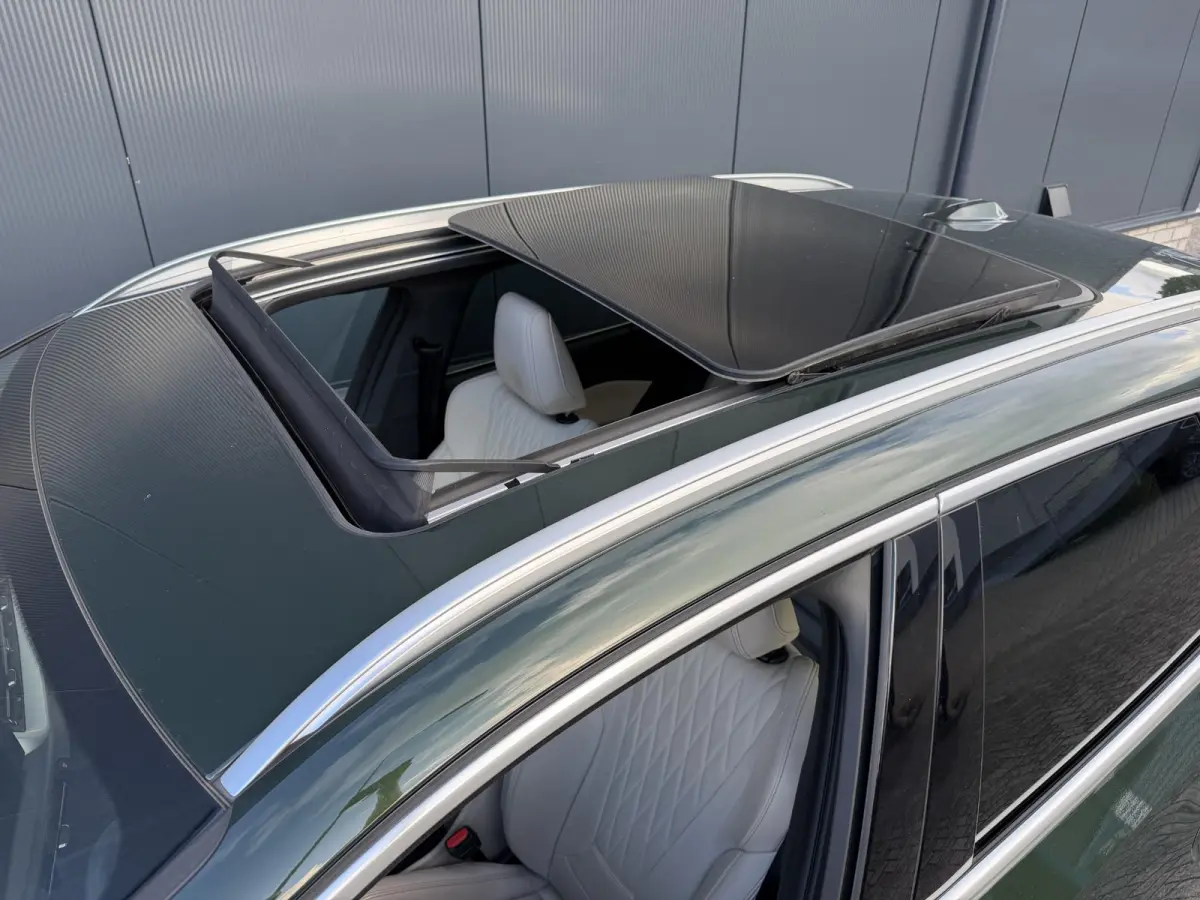 230e xDrive M Sport 18"/Panoramadak/Leder + memory/Trekhaak/Dodehoek/Keyless/360 camera/Harman Kardon/Adaptieve cruise/Head-up