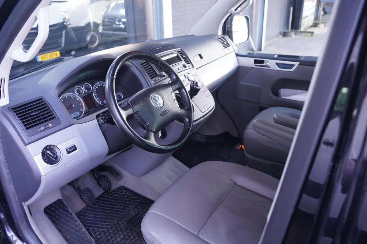Multivan 3.2 V6 235 pk Highline 4-Motion 7-zits Leder Grijs Elek. Schuifdeuren, Airco ECC, Cruise Control, Uniek in NL