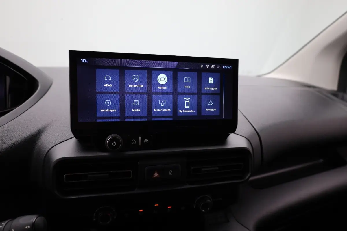 1.5 BlueHDi 100 S&S L1 Trekhaak | Kunststof Laadvloer | Camera | Navigatie | Carplay | Cruise | Airco | All-Season | Achteruitrij Camera | Airco | Apple Carplay/Android Auto|telefoonintegrat