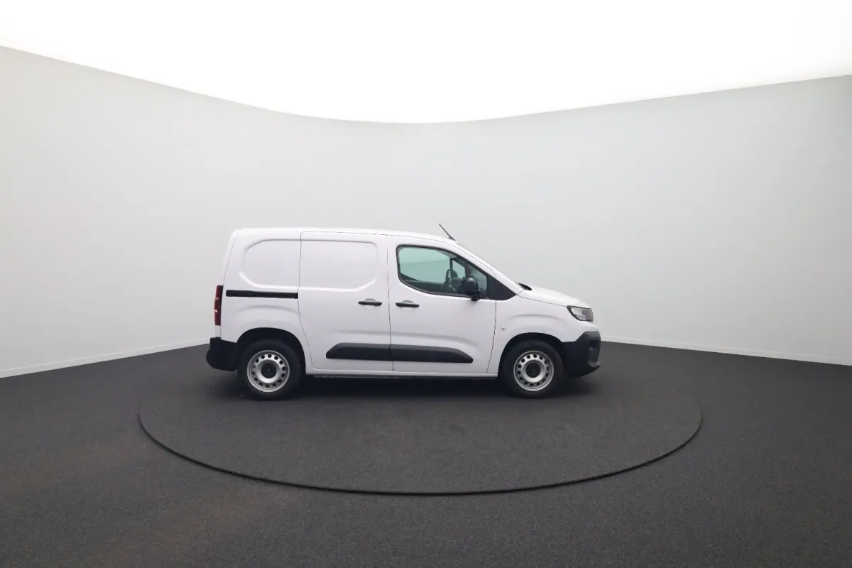 1.5 BlueHDi 100 S&S L1 Trekhaak | Kunststof Laadvloer | Camera | Navigatie | Carplay | Cruise | Airco | All-Season | Achteruitrij Camera | Airco | Apple Carplay/Android Auto|telefoonintegrat