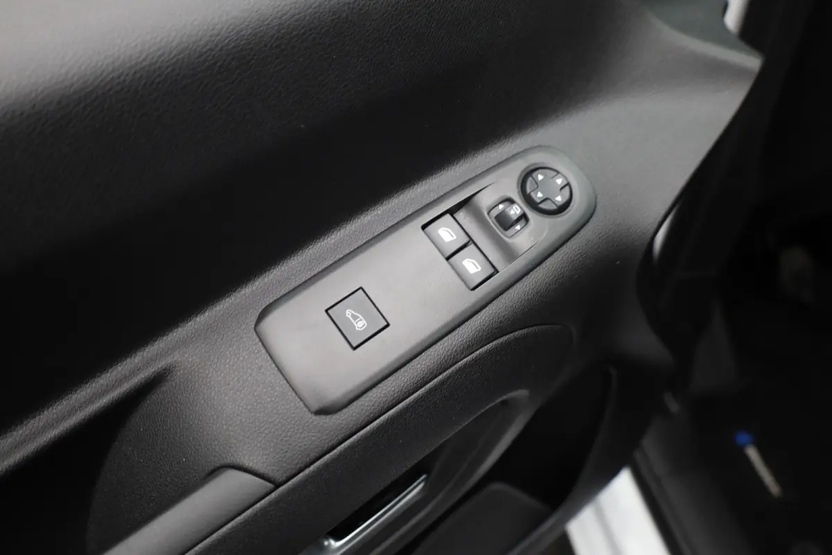 1.5 BlueHDi 100 S&S L1 Trekhaak | Kunststof Laadvloer | Camera | Navigatie | Carplay | Cruise | Airco | All-Season | Achteruitrij Camera | Airco | Apple Carplay/Android Auto|telefoonintegrat
