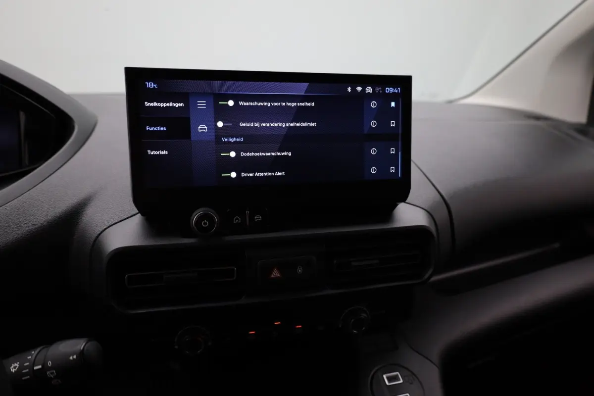 1.5 BlueHDi 100 S&S L1 Trekhaak | Kunststof Laadvloer | Camera | Navigatie | Carplay | Cruise | Airco | All-Season | Achteruitrij Camera | Airco | Apple Carplay/Android Auto|telefoonintegrat