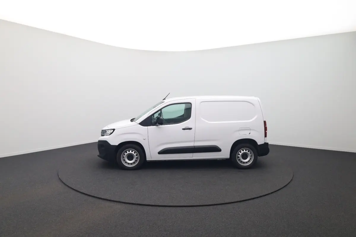 1.5 BlueHDi 100 S&S L1 Trekhaak | Kunststof Laadvloer | Camera | Navigatie | Carplay | Cruise | Airco | All-Season | Achteruitrij Camera | Airco | Apple Carplay/Android Auto|telefoonintegrat
