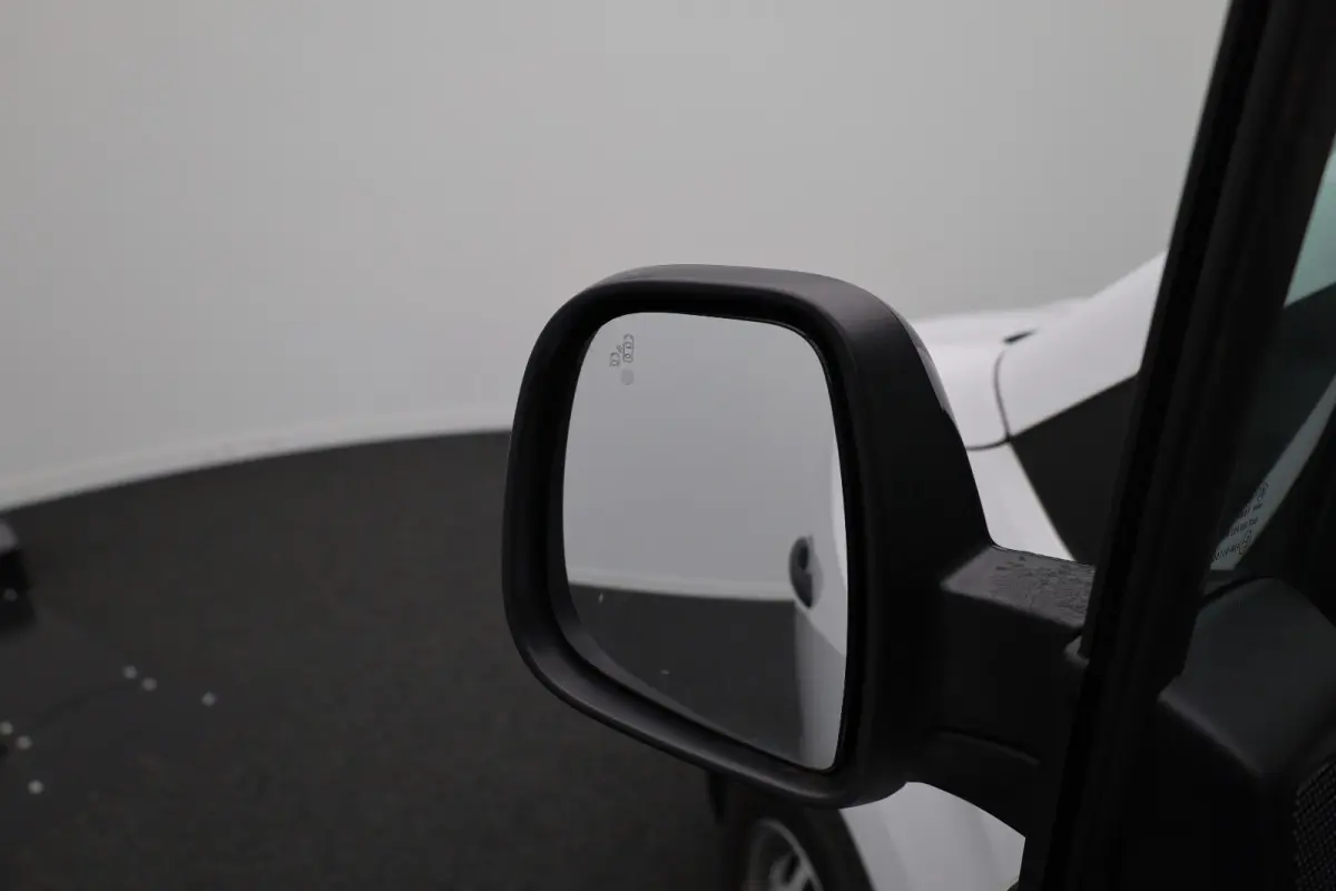 1.5 BlueHDi 100 S&S L1 Trekhaak | Kunststof Laadvloer | Camera | Navigatie | Carplay | Cruise | Airco | All-Season | Achteruitrij Camera | Airco | Apple Carplay/Android Auto|telefoonintegrat