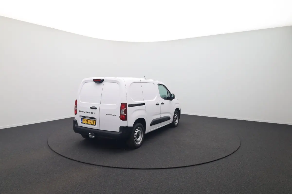 1.5 BlueHDi 100 S&S L1 Trekhaak | Kunststof Laadvloer | Camera | Navigatie | Carplay | Cruise | Airco | All-Season | Achteruitrij Camera | Airco | Apple Carplay/Android Auto|telefoonintegrat