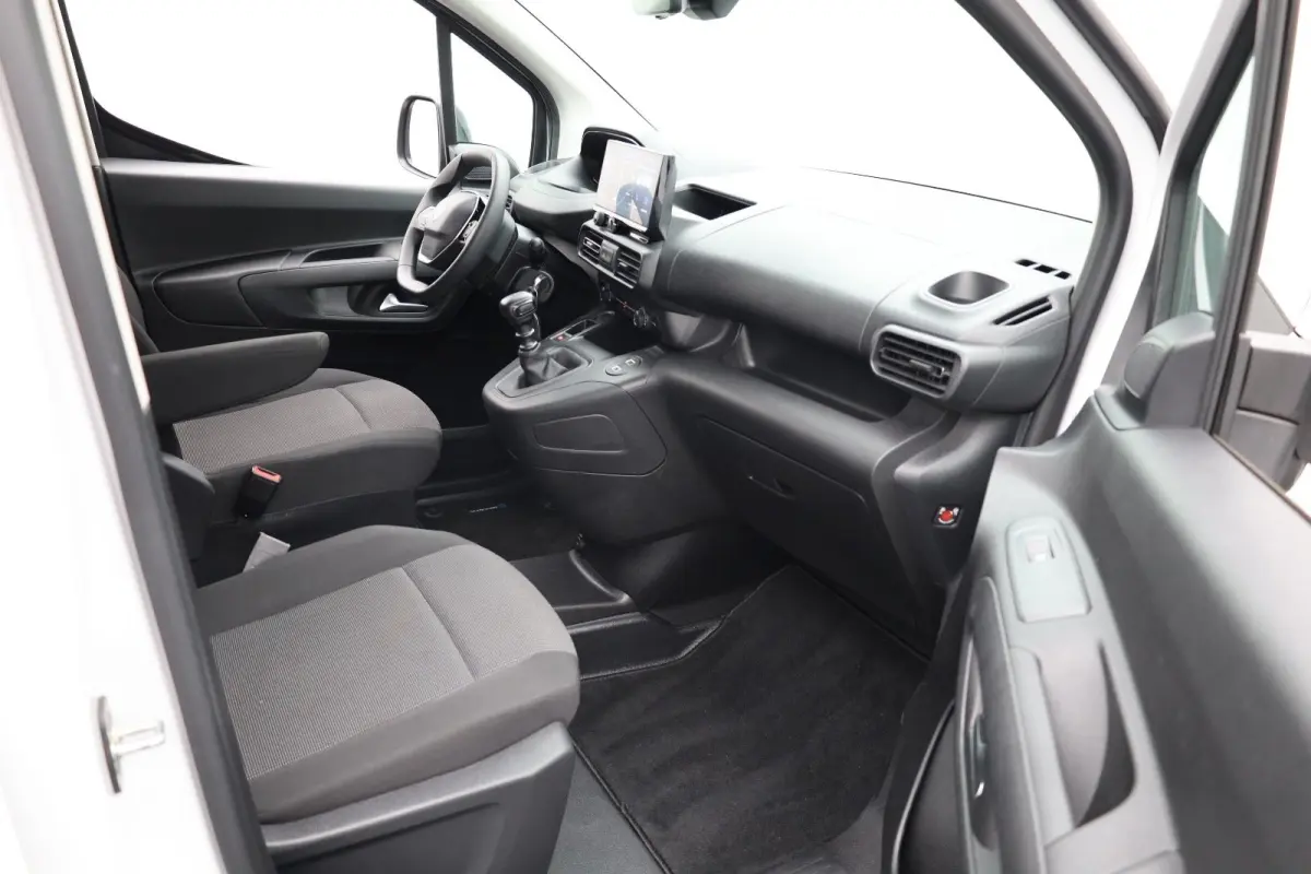 1.5 BlueHDi 100 S&S L1 Trekhaak | Kunststof Laadvloer | Camera | Navigatie | Carplay | Cruise | Airco | All-Season | Achteruitrij Camera | Airco | Apple Carplay/Android Auto|telefoonintegrat