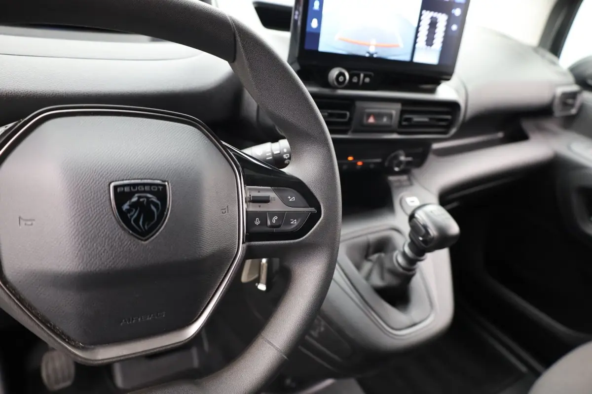 1.5 BlueHDi 100 S&S L1 Trekhaak | Kunststof Laadvloer | Camera | Navigatie | Carplay | Cruise | Airco | All-Season | Achteruitrij Camera | Airco | Apple Carplay/Android Auto|telefoonintegrat