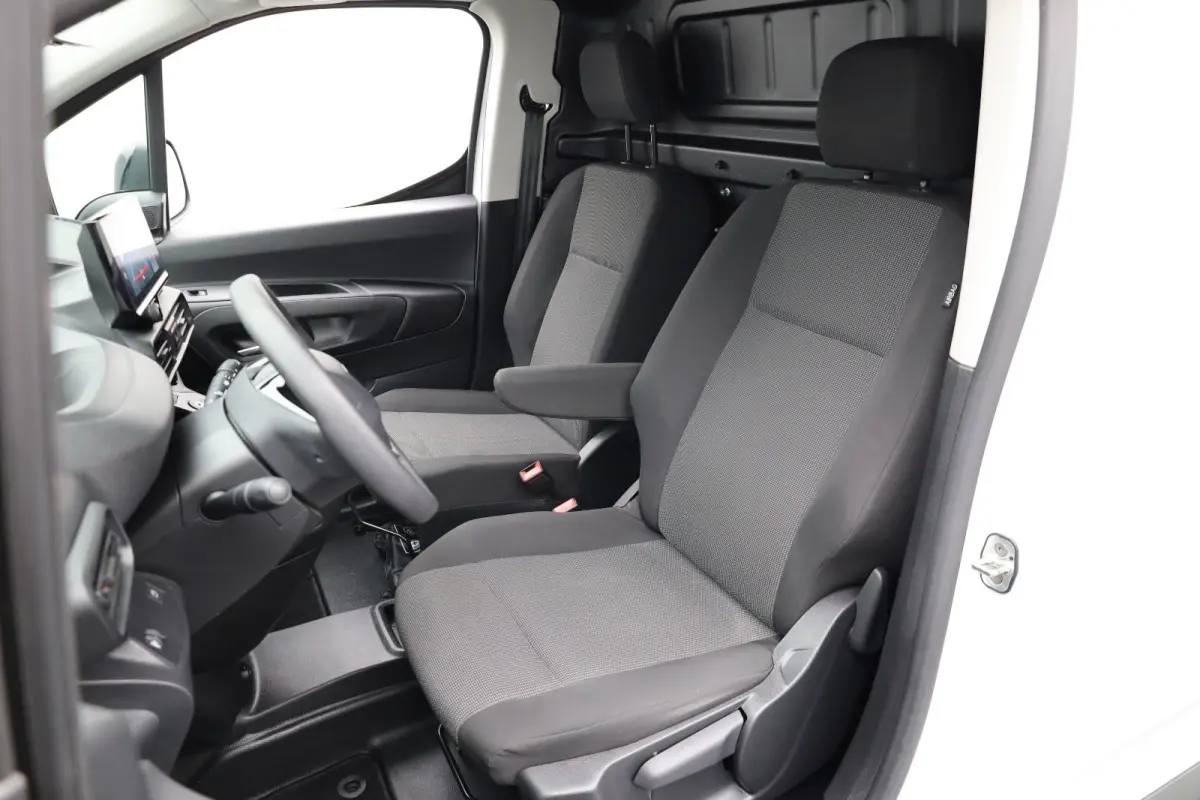 1.5 BlueHDi 100 S&S L1 Trekhaak | Kunststof Laadvloer | Camera | Navigatie | Carplay | Cruise | Airco | All-Season | Achteruitrij Camera | Airco | Apple Carplay/Android Auto|telefoonintegrat
