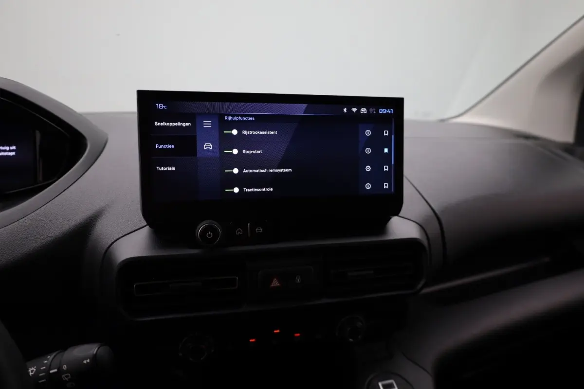 1.5 BlueHDi 100 S&S L1 Trekhaak | Kunststof Laadvloer | Camera | Navigatie | Carplay | Cruise | Airco | All-Season | Achteruitrij Camera | Airco | Apple Carplay/Android Auto|telefoonintegrat
