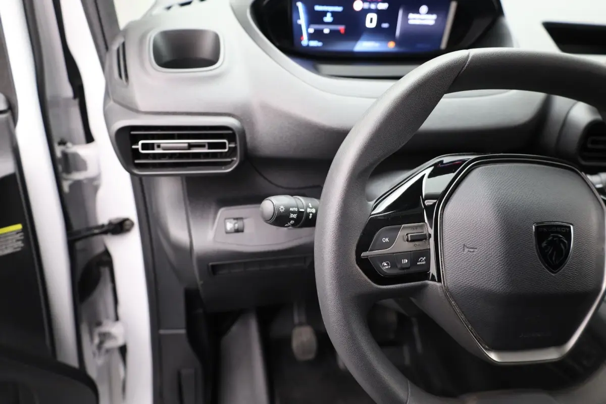 1.5 BlueHDi 100 S&S L1 Trekhaak | Kunststof Laadvloer | Camera | Navigatie | Carplay | Cruise | Airco | All-Season | Achteruitrij Camera | Airco | Apple Carplay/Android Auto|telefoonintegrat