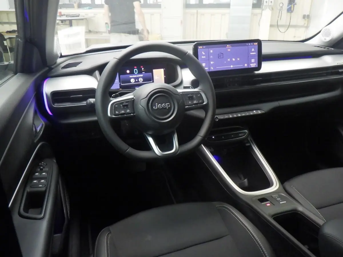 1.2 e-Hybrid Summit Camera | Parkeersensoren Voor en Achter | Keyless | Apple Carplay/Android Auto | Navigatie | 18" Lichtmetalen Velgen | Adaptieve Cruise Control | Dualzone Climate Control